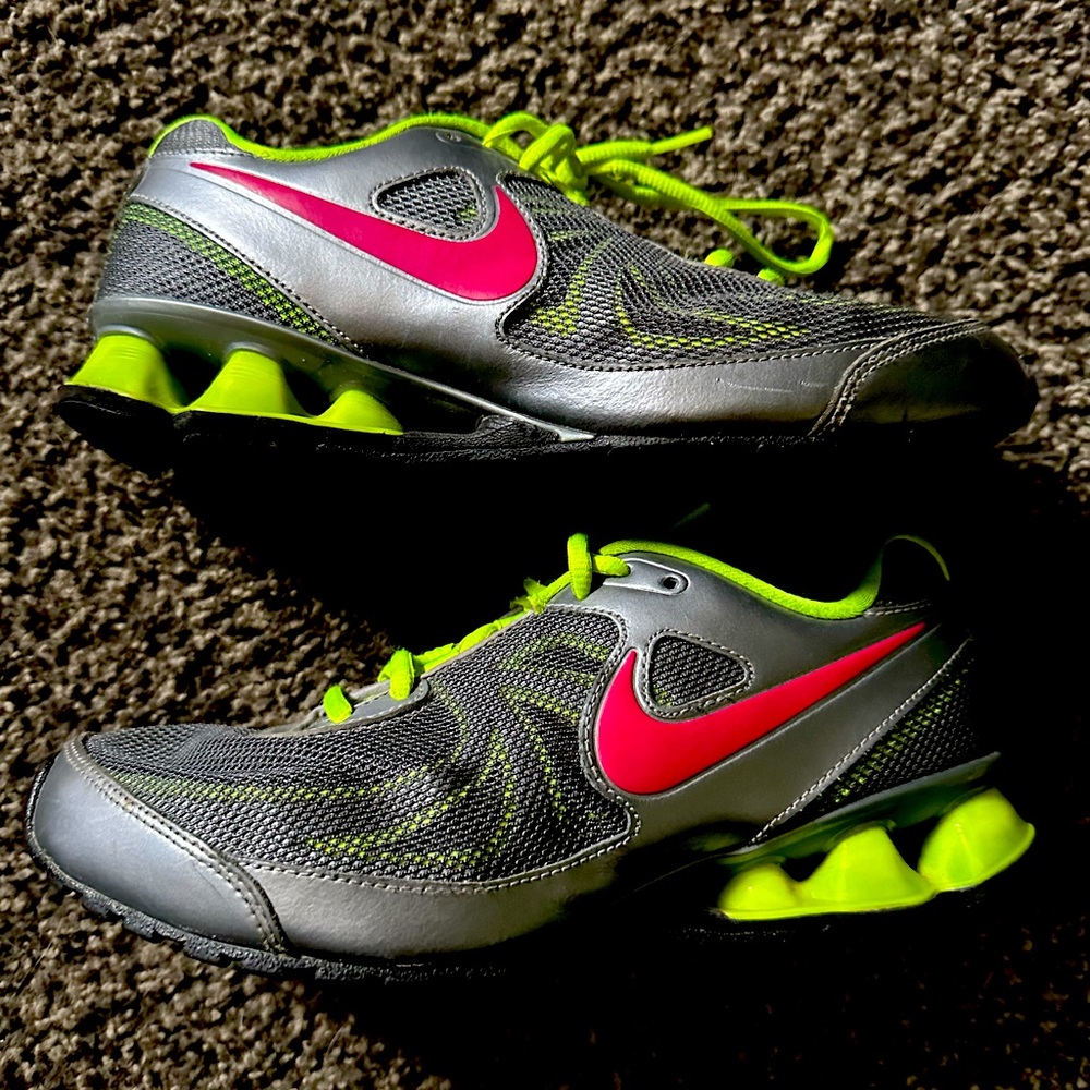 Nike Reax Run 7 Running Shoes Womens 7.5 Silver Pink Neon Yellow